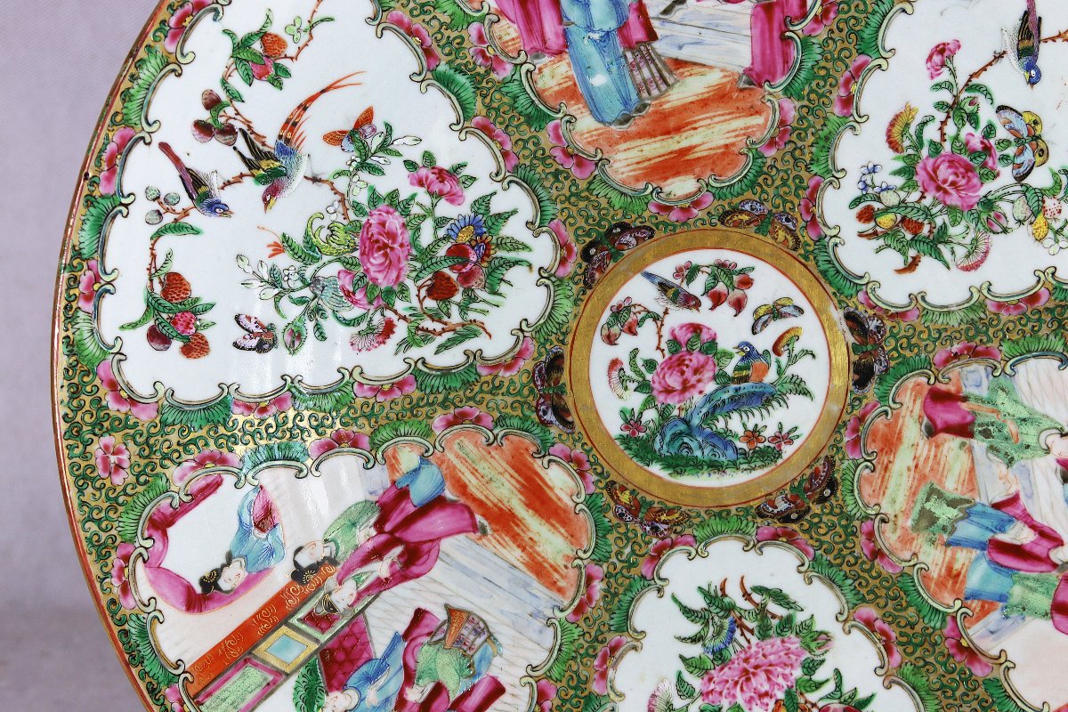 China 19th Century, Large Canton Porcelain Dish.-photo-1