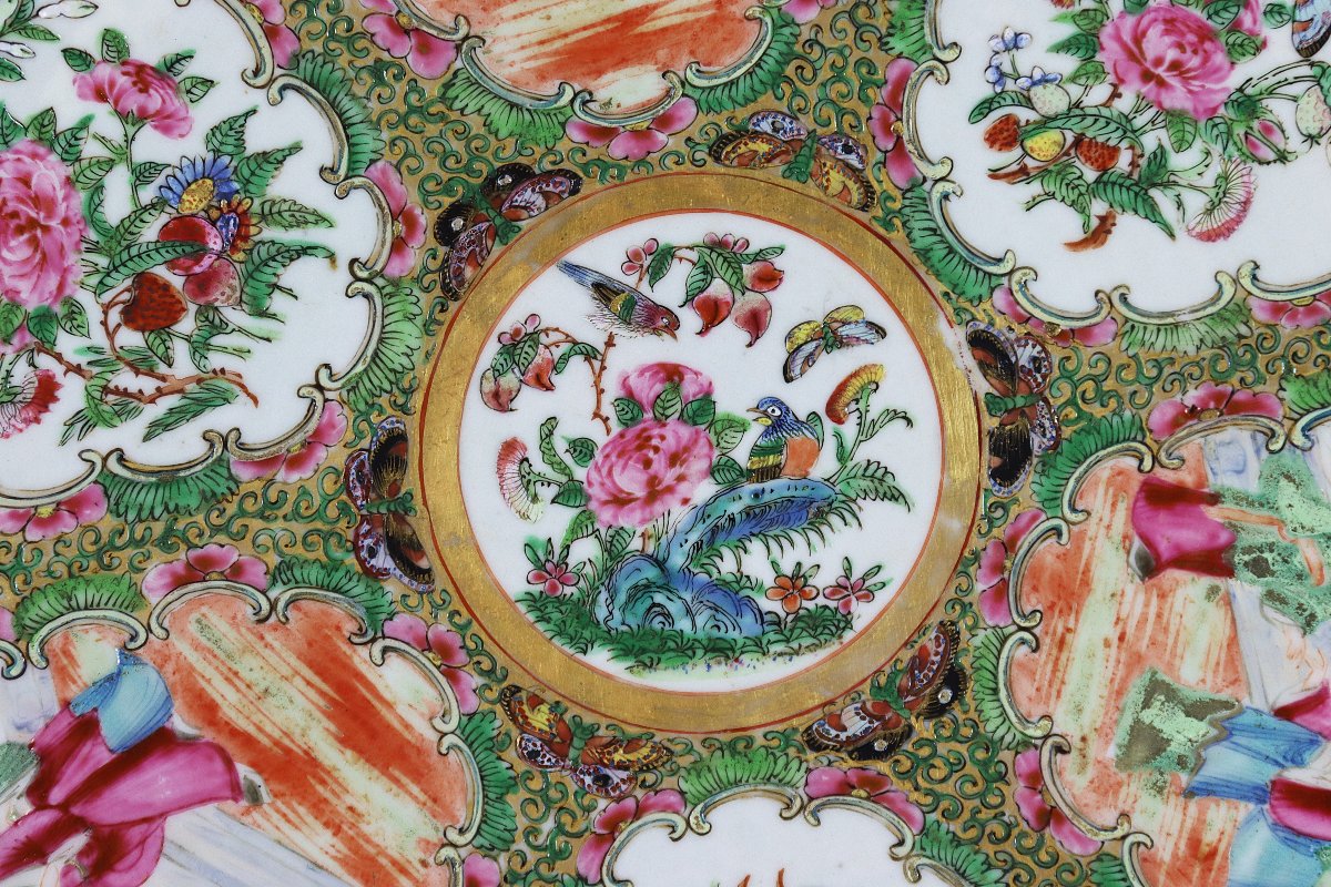 China 19th Century, Large Canton Porcelain Dish.-photo-2