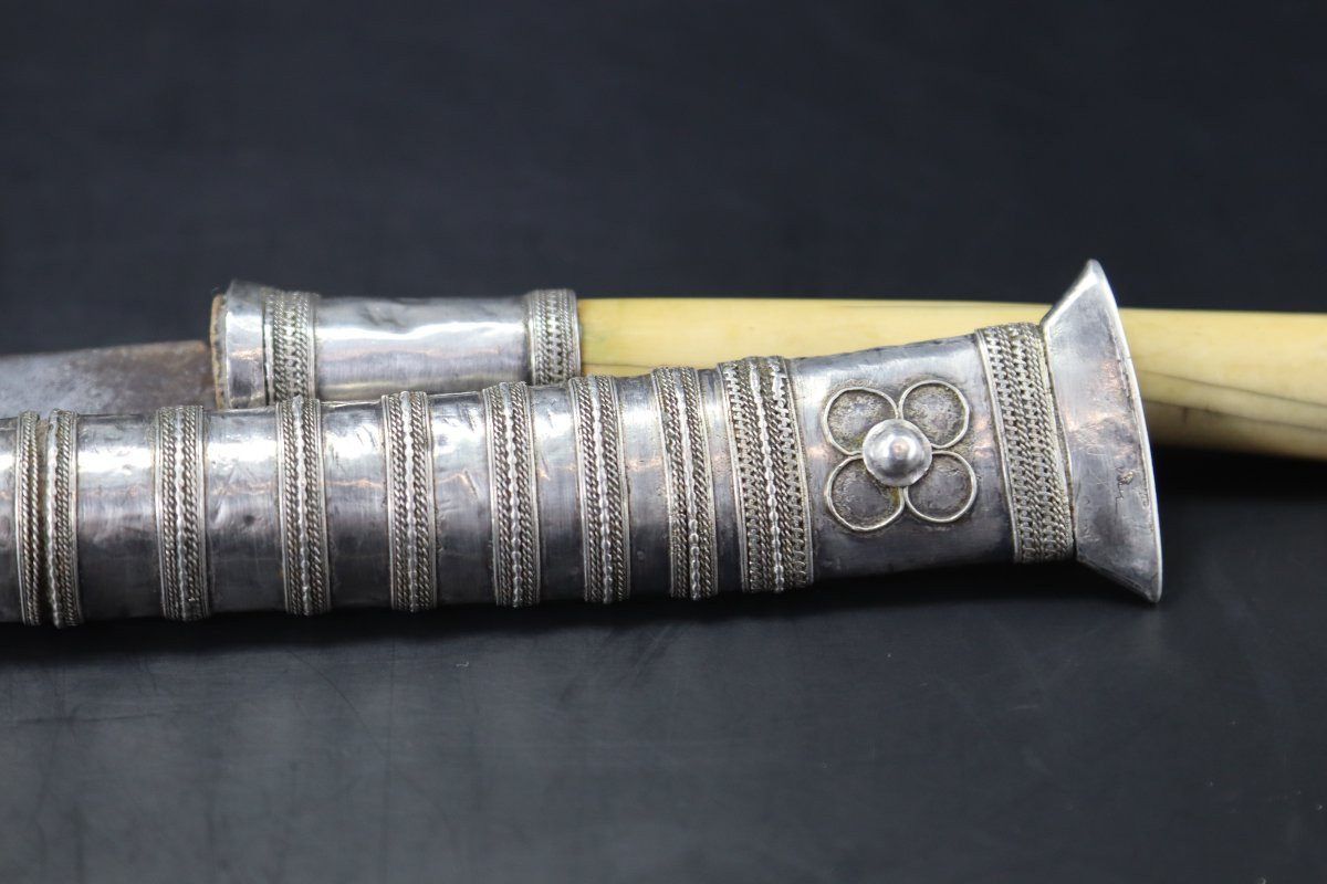 Burma 19th Century, Dha Dagger In Silver And Bone.-photo-3