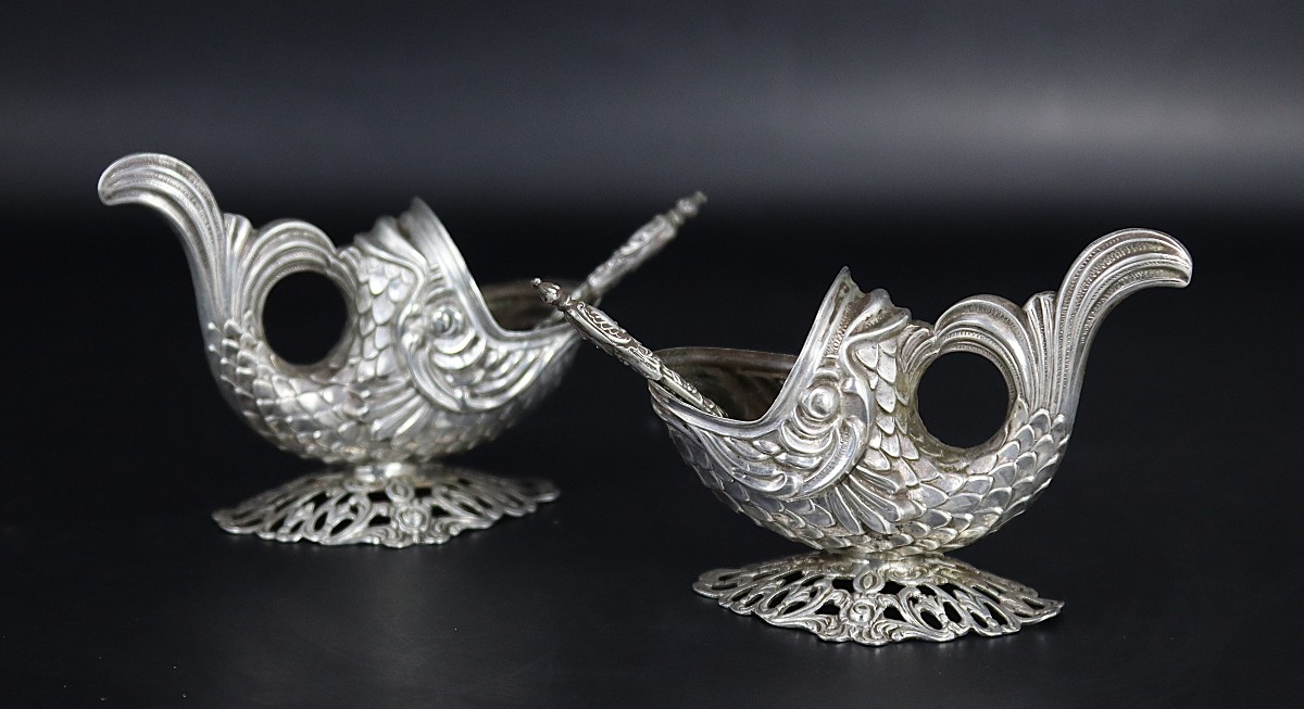 Hurez Jules (1904/1919), Paire de salerons en argent "Poissons".