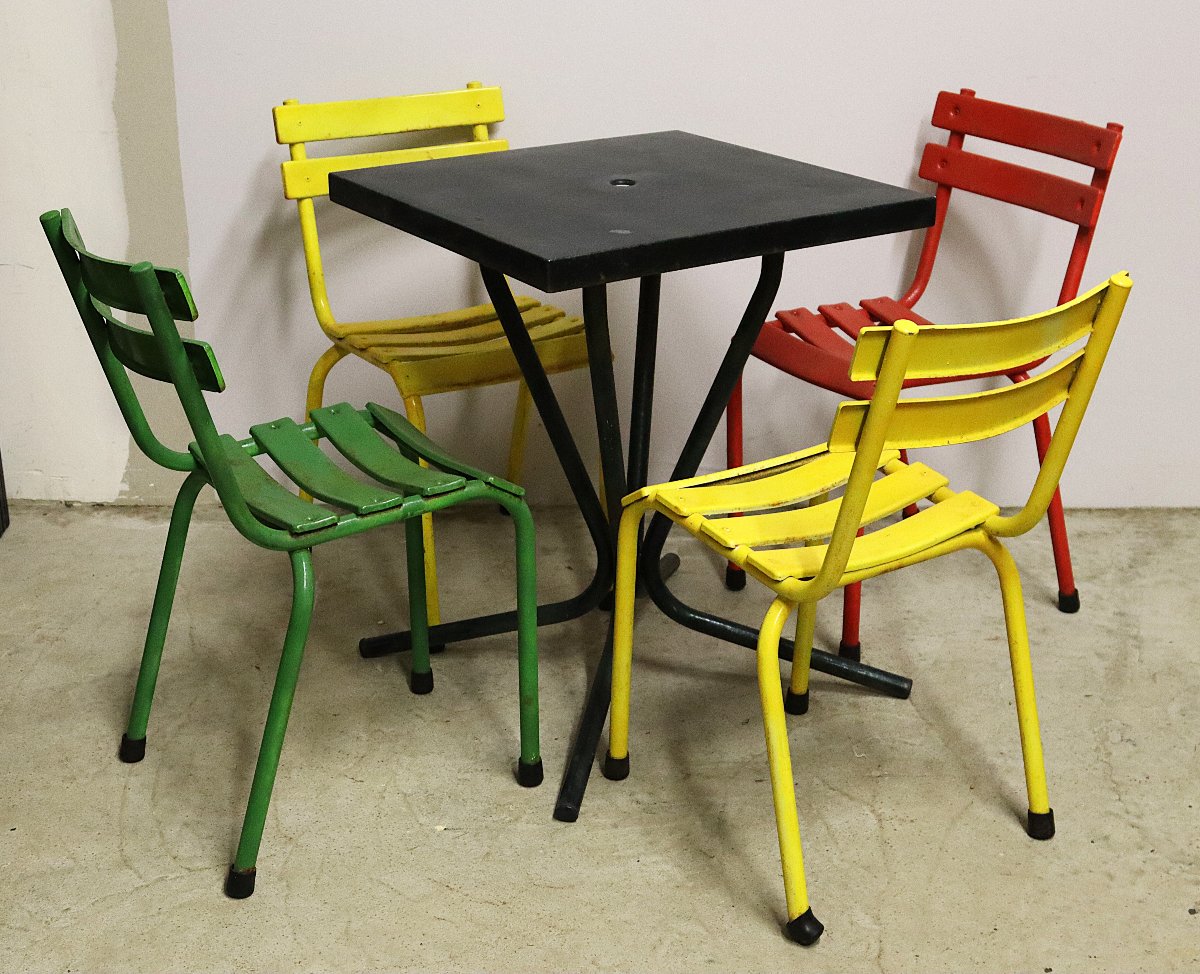 Tolix, Ensemble table de bistrot et 4 chaises,  époque XXe, vers 1950-photo-2