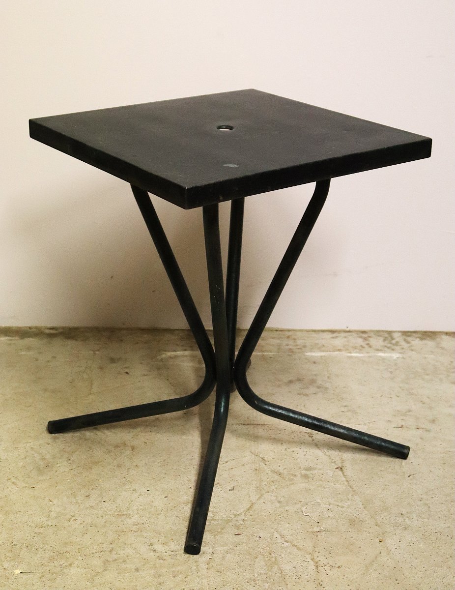 Tolix, Ensemble table de bistrot et 4 chaises,  époque XXe, vers 1950-photo-3