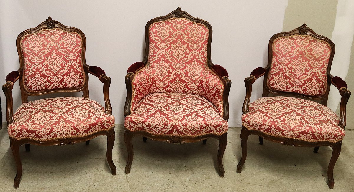 Ensemble de deux fauteuils et une bergère de style Louis XV, XXe-photo-2