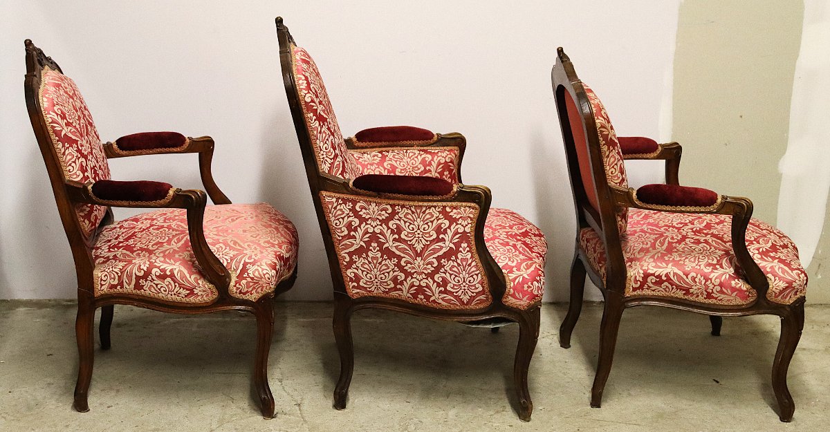 Ensemble de deux fauteuils et une bergère de style Louis XV, XXe-photo-5