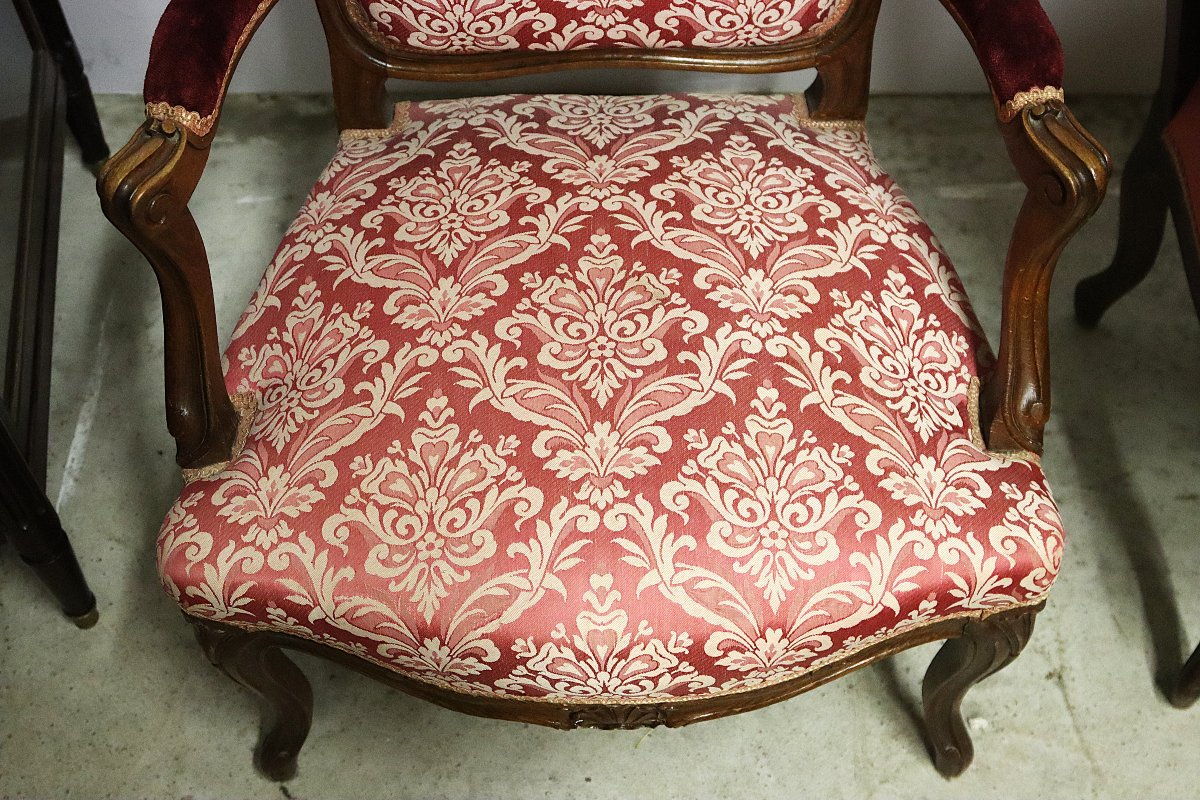 Ensemble de deux fauteuils et une bergère de style Louis XV, XXe-photo-8