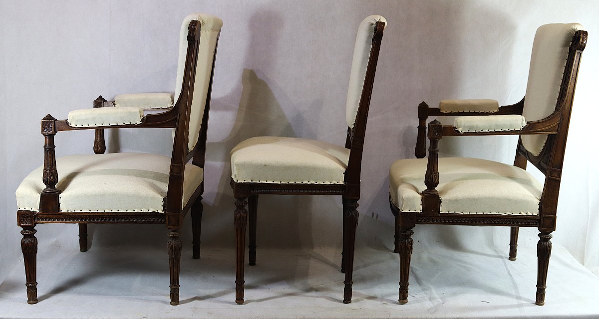 Ensemble de deux fauteuils et une chaises de style Louis XVI, XIXe-photo-2