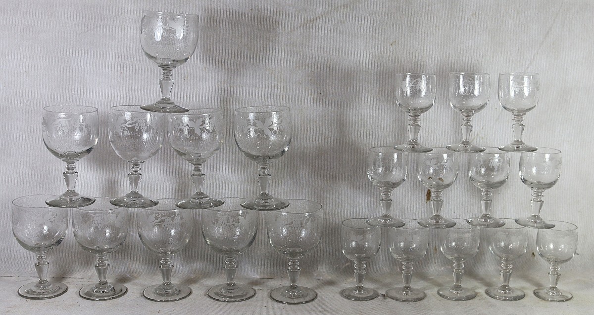 Service de verre en cristal, 22 pièces,  monogrammé DR, XXe