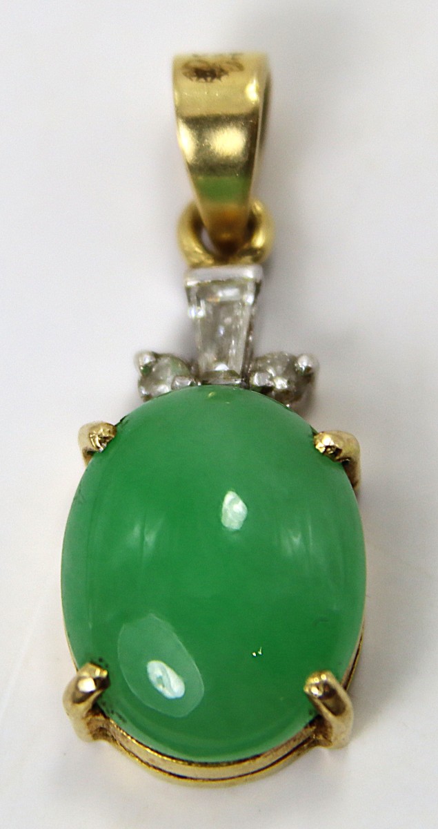 Pendentif en or bicolore (18k ), jade et diamants, XXe