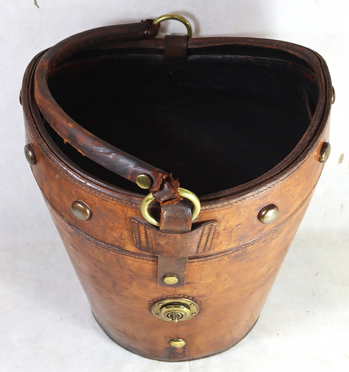 seau à feu en cuir "blason de la monarchie britannique ", début XXe-photo-4