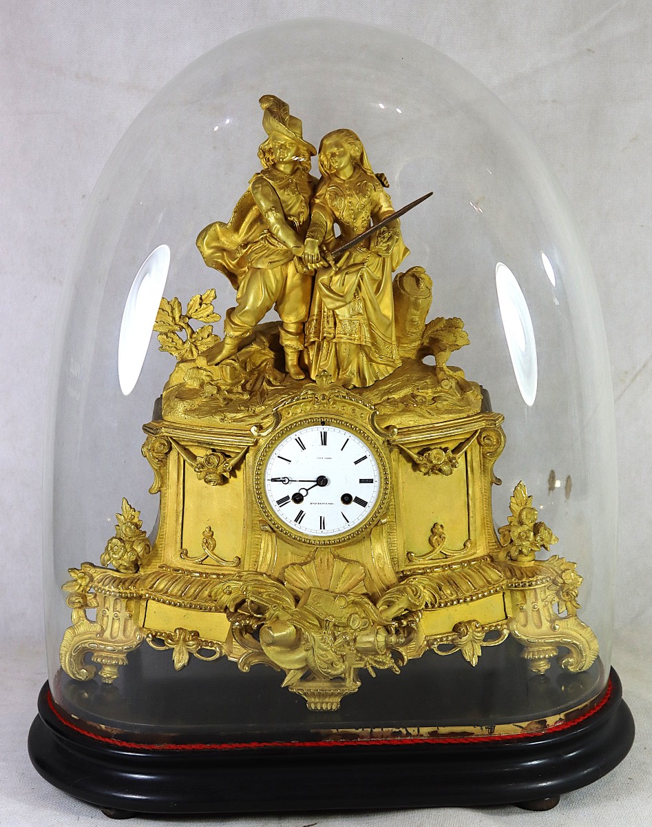 Pendule en bronze doré " d'Artagnan et Madame d'Artagnan ", XIXe