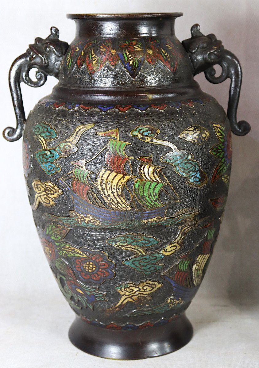 JAPON - Époque MEIJI (1868- 1912), Paire de vases "Navires noirs", signés.-photo-3