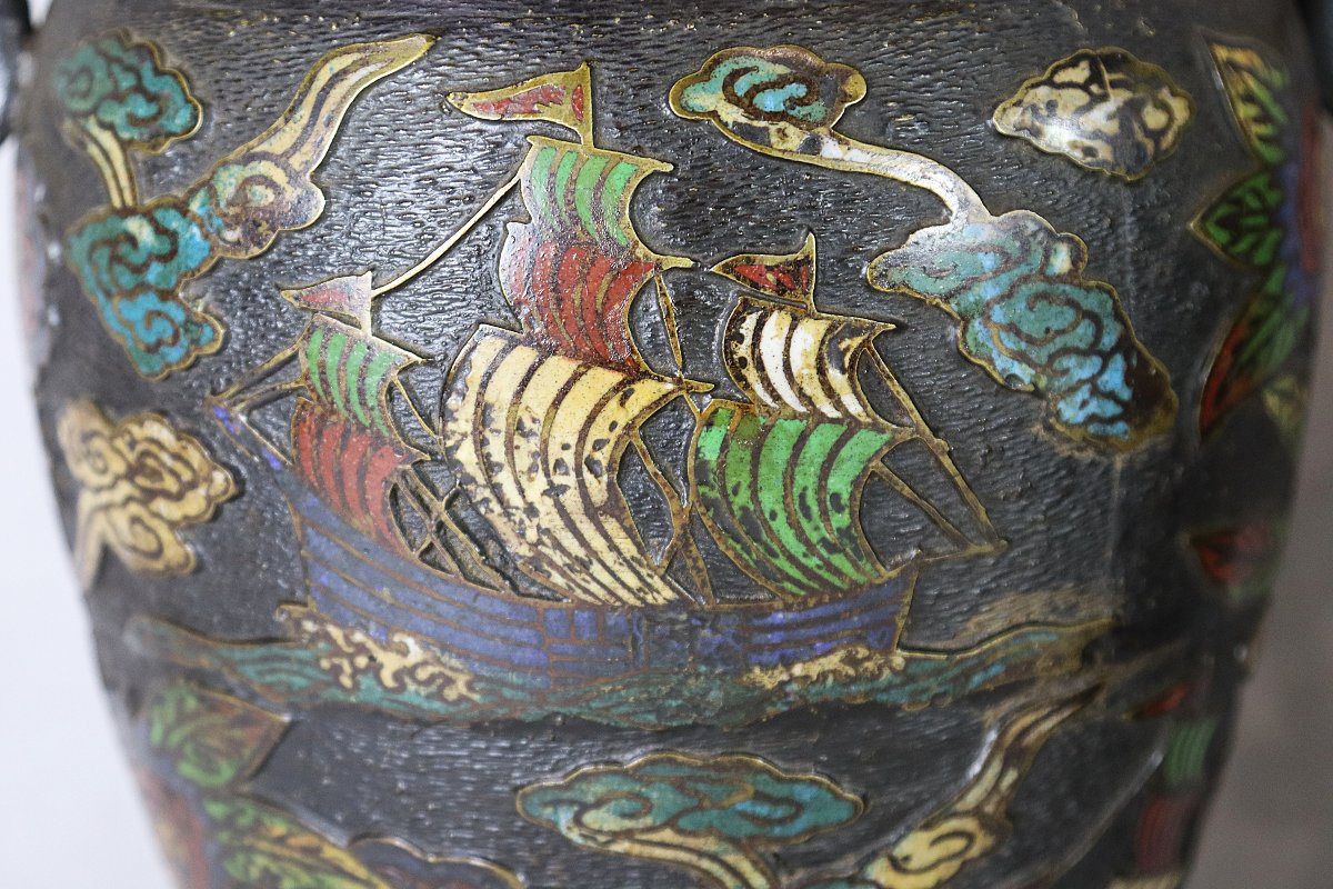 JAPON - Époque MEIJI (1868- 1912), Paire de vases "Navires noirs", signés.-photo-4