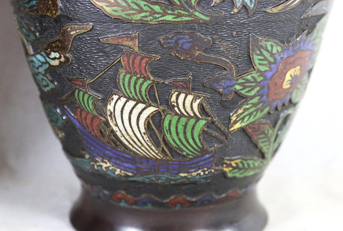 JAPON - Époque MEIJI (1868- 1912), Paire de vases "Navires noirs", signés.-photo-7