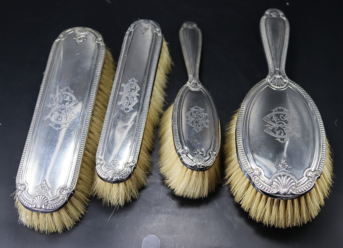 Louis Coignet (1893/1928), 4 Brosses à habits en Argent. 