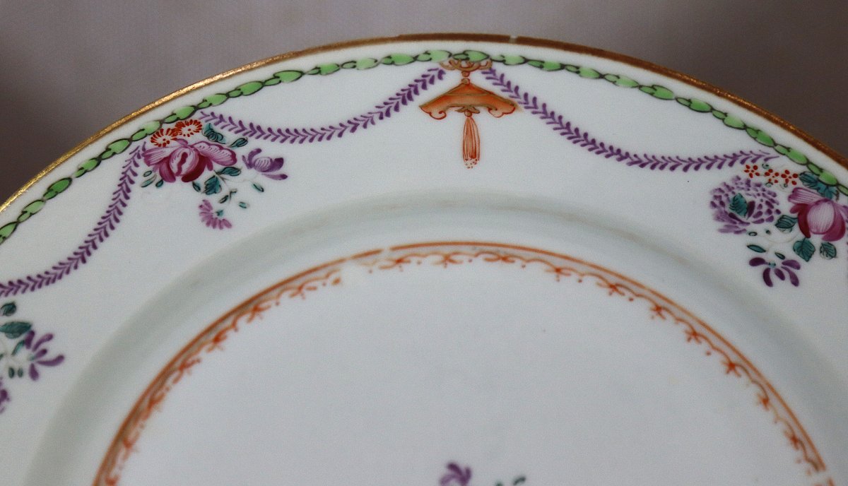 Chine XVIIIe, série de 16 assiettes en porcelaine.-photo-1