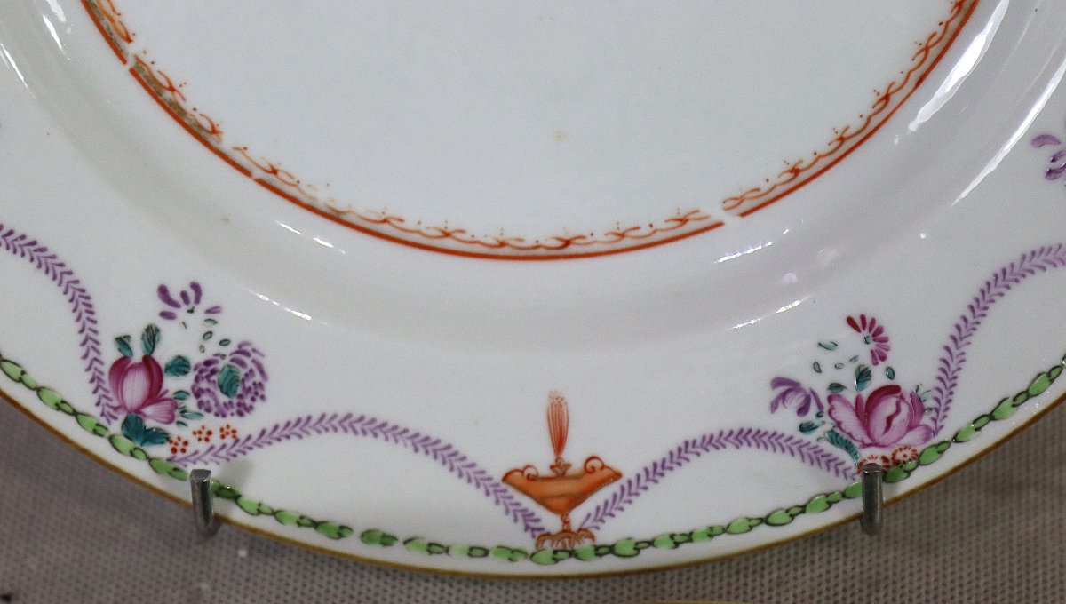 Chine XVIIIe, série de 16 assiettes en porcelaine.-photo-2