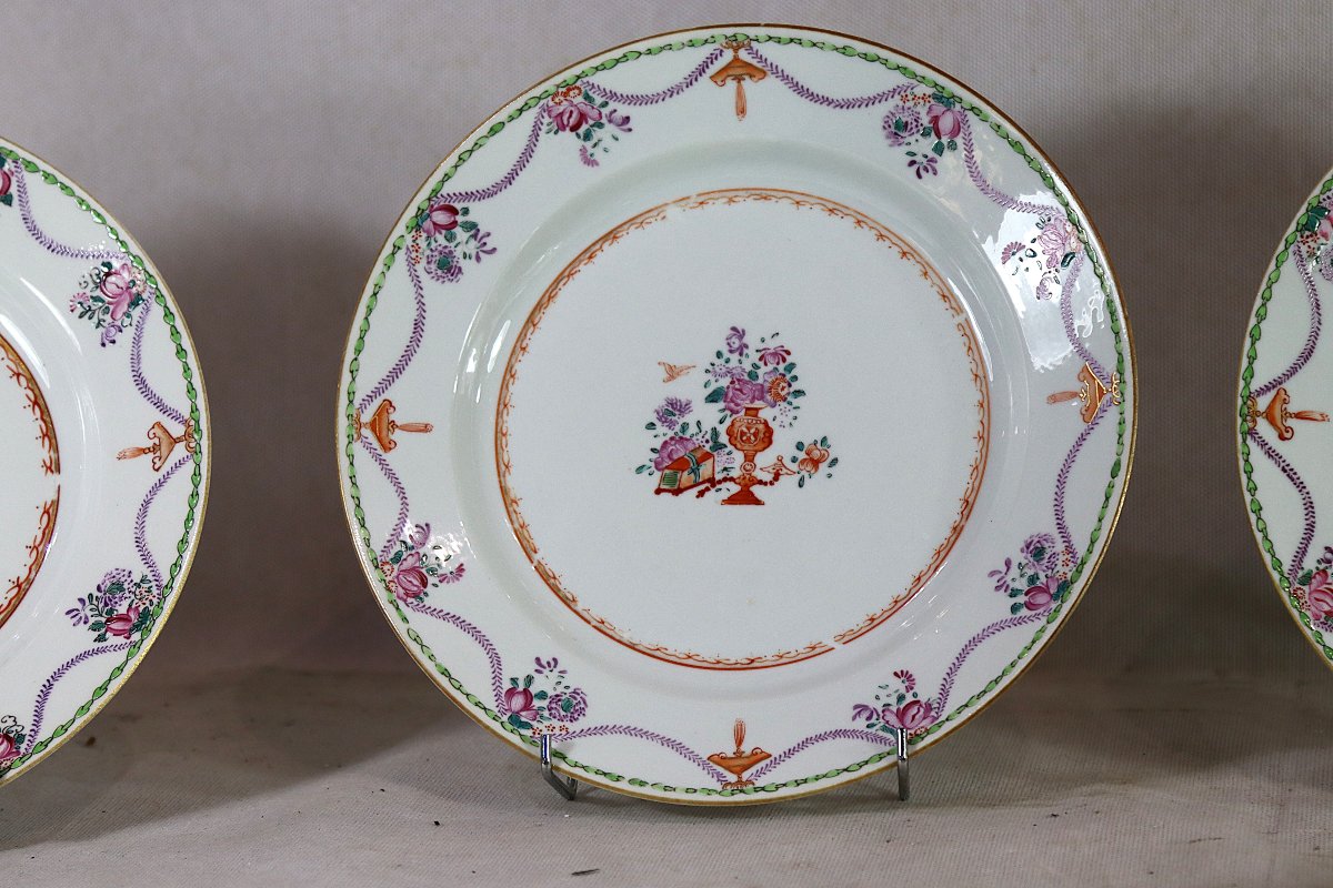 Chine XVIIIe, série de 16 assiettes en porcelaine.-photo-3