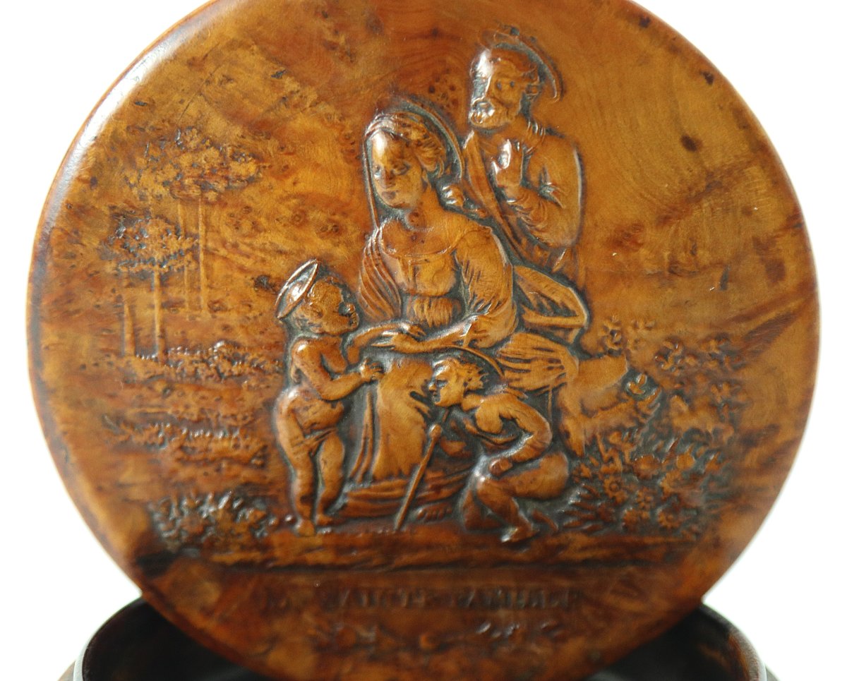 Carved Boxwood Box -photo-1