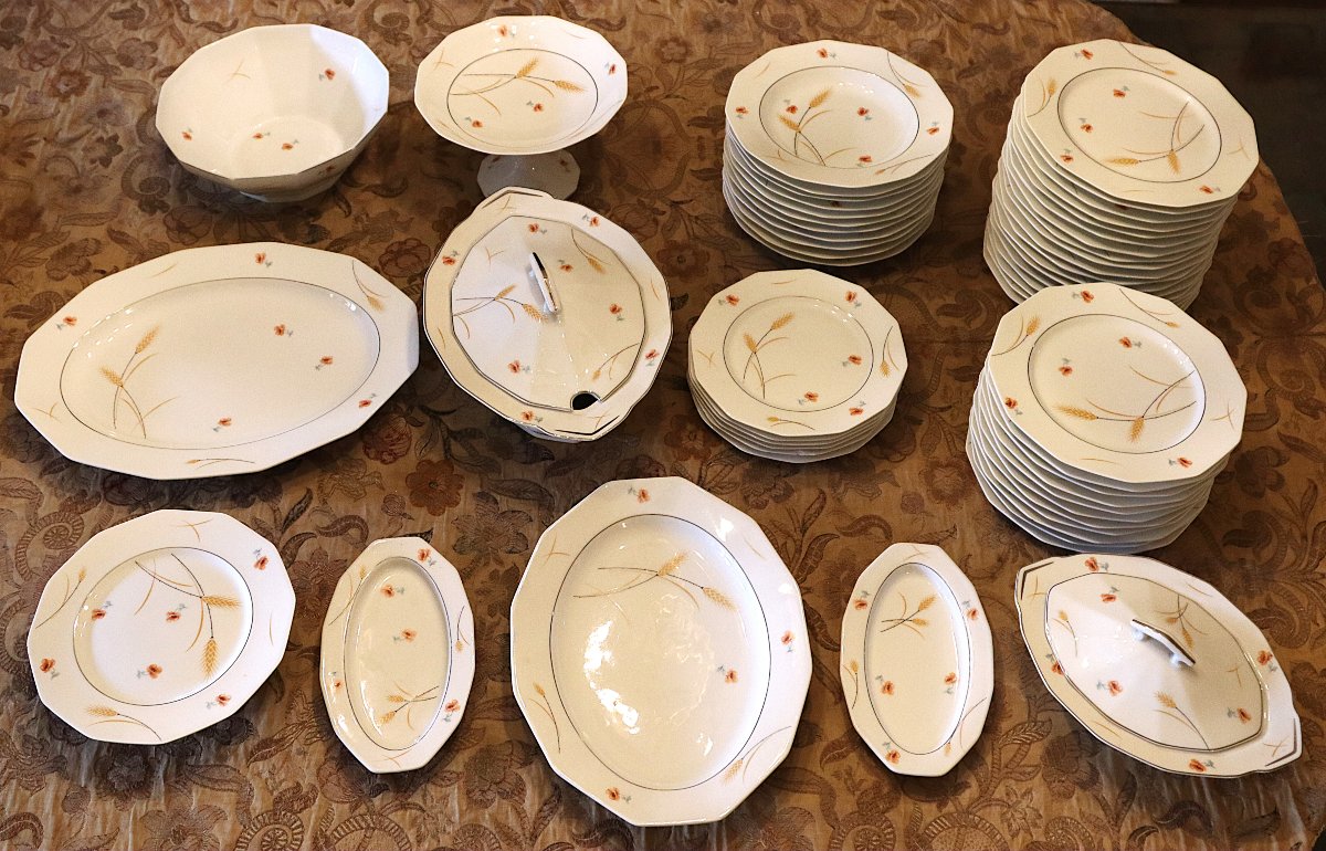 Service en porcelaine de Limoges, Atelier G.M, 55 pièces, XXe