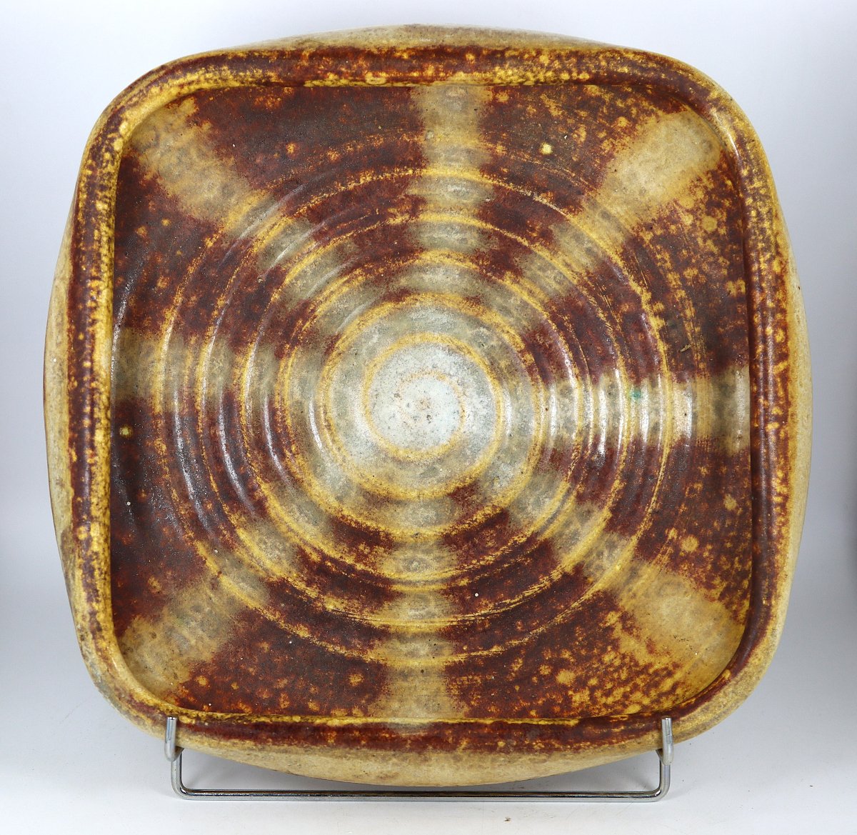ACCOLAY, plat en grès, signé, 1970