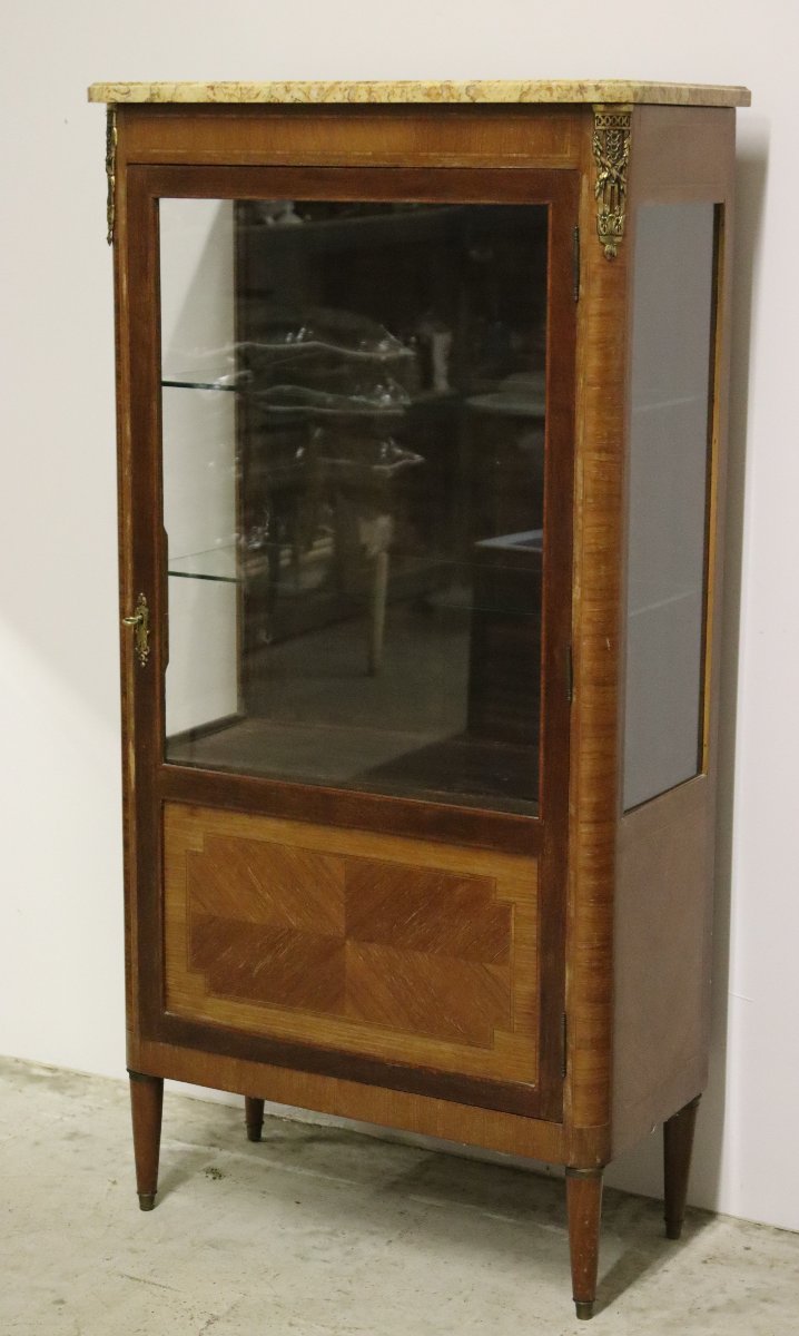 Vitrine en marqueterie, début XXe