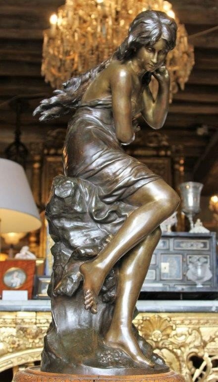 Mathurin Moreau (1822-1912) Sculpture bronze " Jeune femme au rocher ", XIXe-photo-1