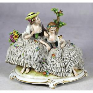 Group In German Porcelain "the Elegant", Nineteenth