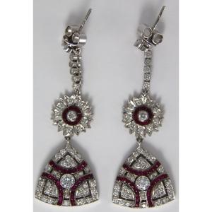 Paire De Pendant d'Oreilles  Or Blanc 75mm Sertis De Diamants Et Rubis, XXe