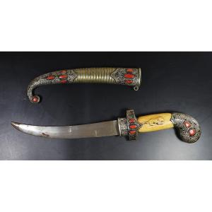 Couteau Khanjar de style Moghol, monture en argent, corail et os, XIXe