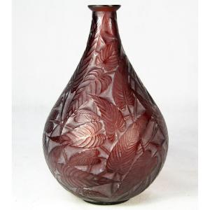 René LALIQUE (1860-1945), Vase modèle " Sauge "  1923.