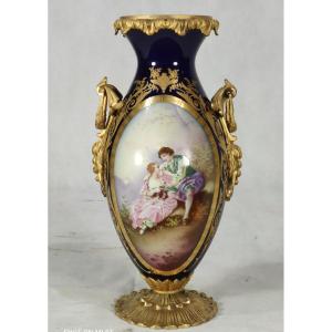 Vase en porcelaine et bronze " scène galante ", signé , XIXe