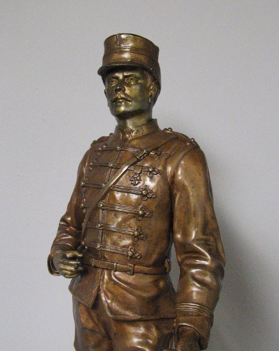 Grande statue d'officier -photo-1