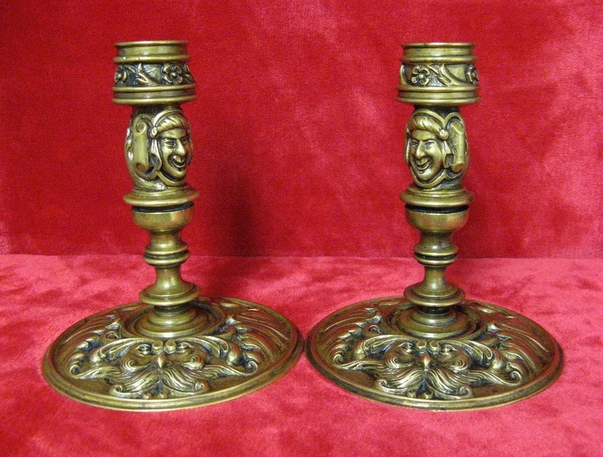 Pair Of Bronze Candlesticks With Mascaron And Fleur De Lys. Néo Gothique Nineteenth.