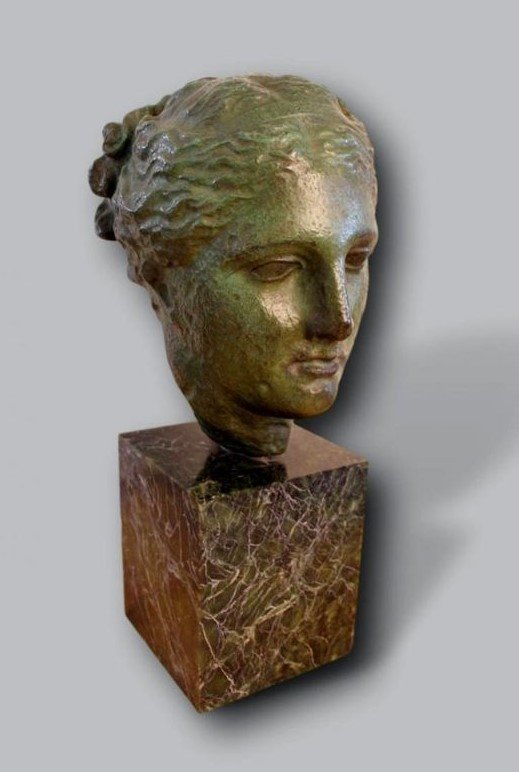 Head Of Venus In Bronze.-photo-2