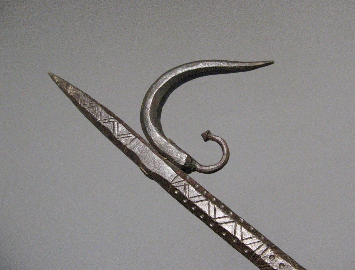 Instrument De Cornac Dit « Ankus » En Fer Gravé Inde XIXe Siècle.