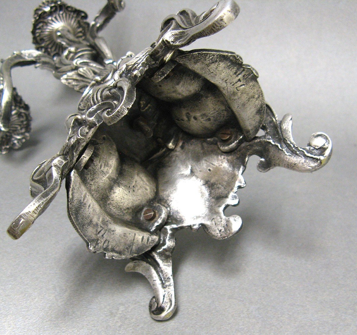 Paire De Candélabres Bronze Argenté Rocaille. Style Louis XV.-photo-4