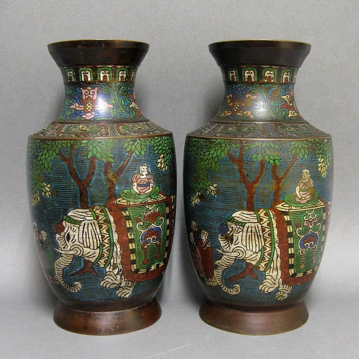 Chine. Paire de Vases En Bronze Et émaux Cloisonnés. Bouddha Sur Un éléphant.-photo-3