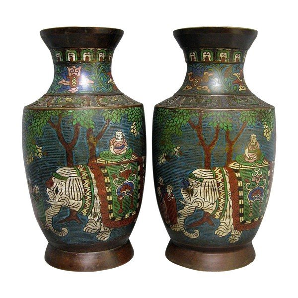 Chine. Paire de Vases En Bronze Et émaux Cloisonnés. Bouddha Sur Un éléphant.