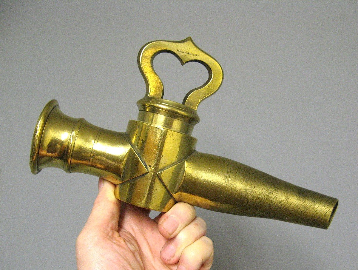 Large Bronze Lightning Faucet. Oenology. Winemaker.-photo-4