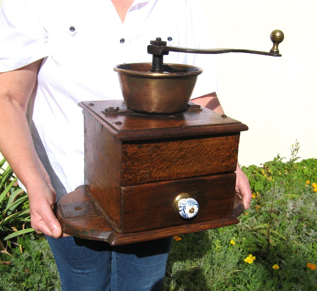 Important Coffee Grinder From 18th Century Grocery Counter.-photo-2