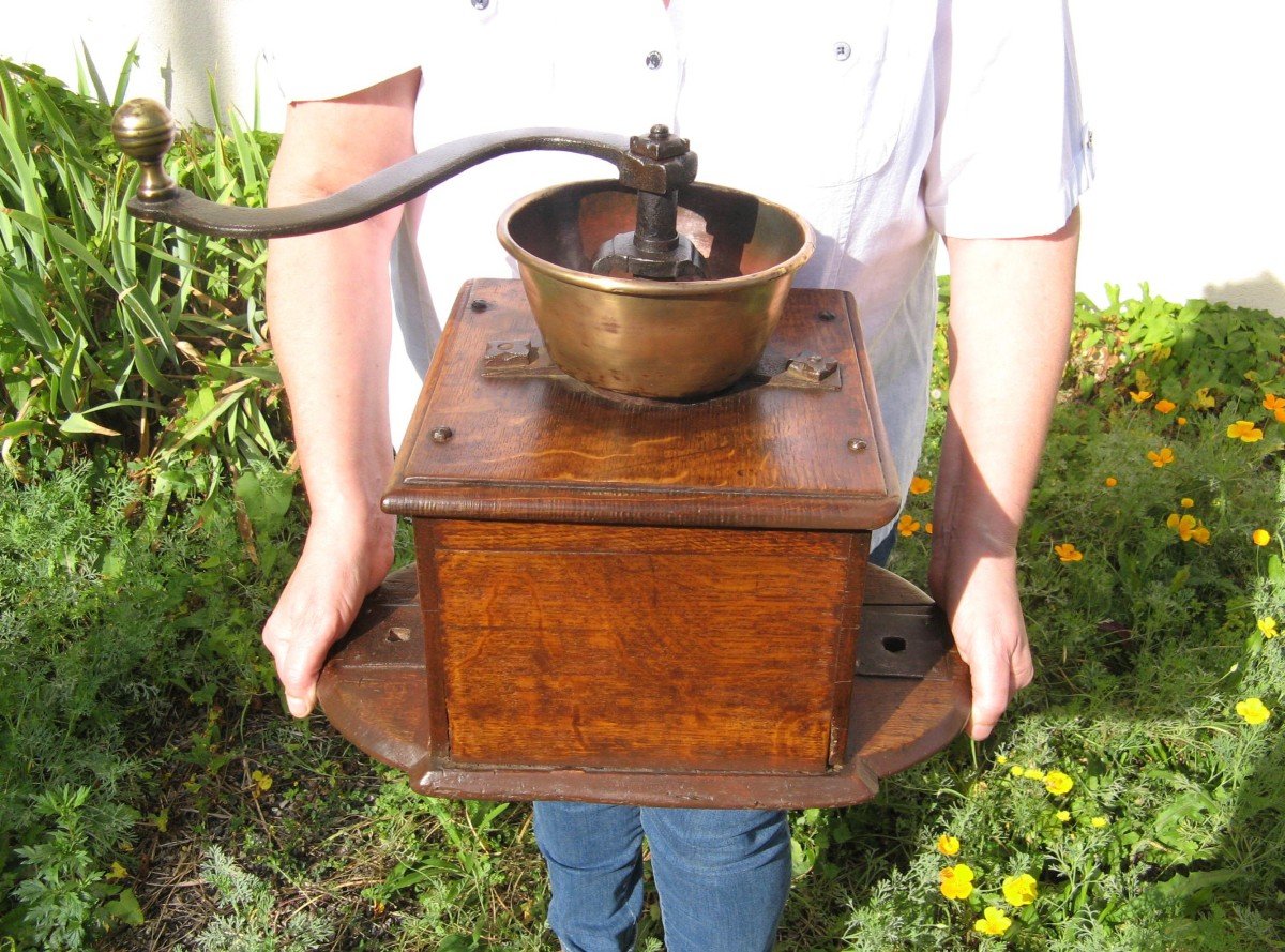 Important Coffee Grinder From 18th Century Grocery Counter.-photo-4