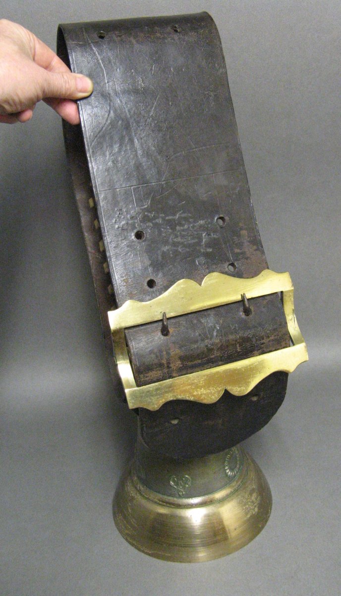 Obertino Bronze Cowbell With Its Collar.-photo-3
