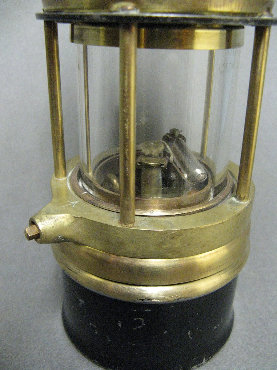 Wolf Safety Lamp Of America Miner's Lamp.-photo-3
