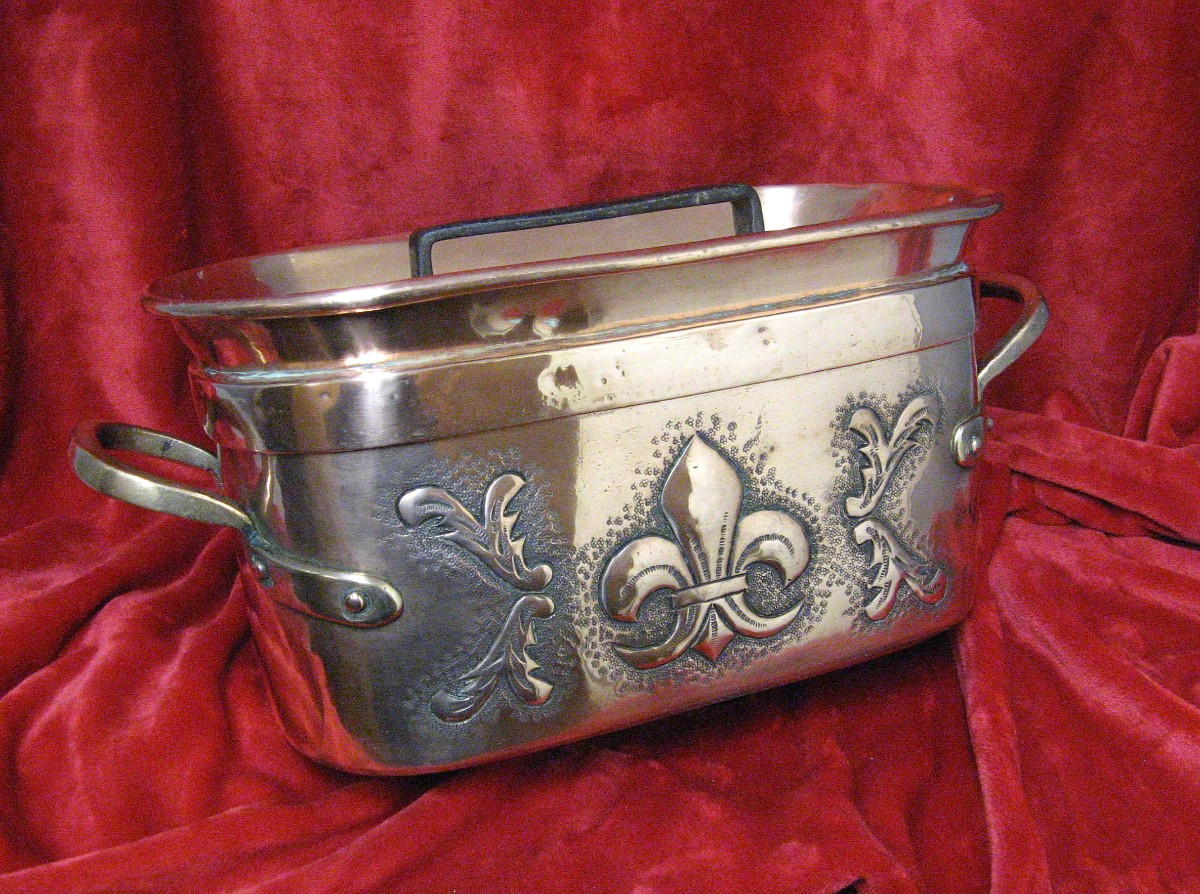 18th Century Copper Braising Pan. Coat Of Arms. Fleur-de-lys. Crown.