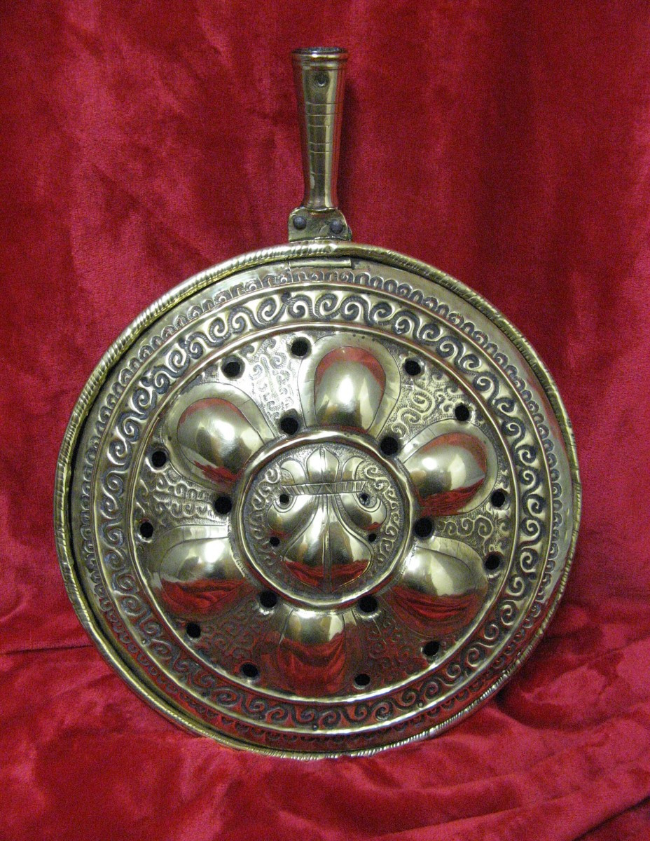 18th Century Fleur-de-lys Brass Basin.-photo-2