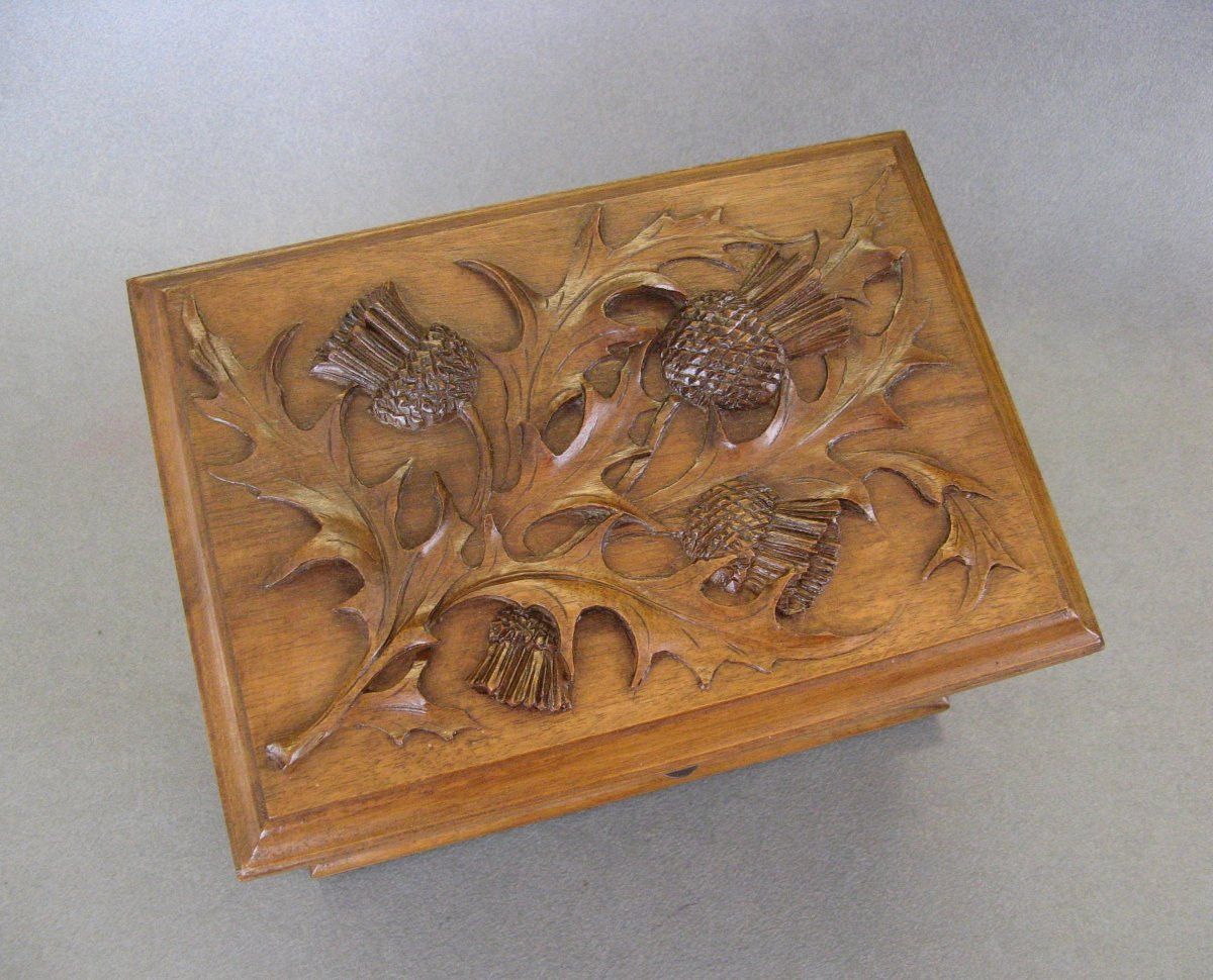 Coffret En Bois Sculpté Aux Chardons Art Nouveau Vers 1900.-photo-1