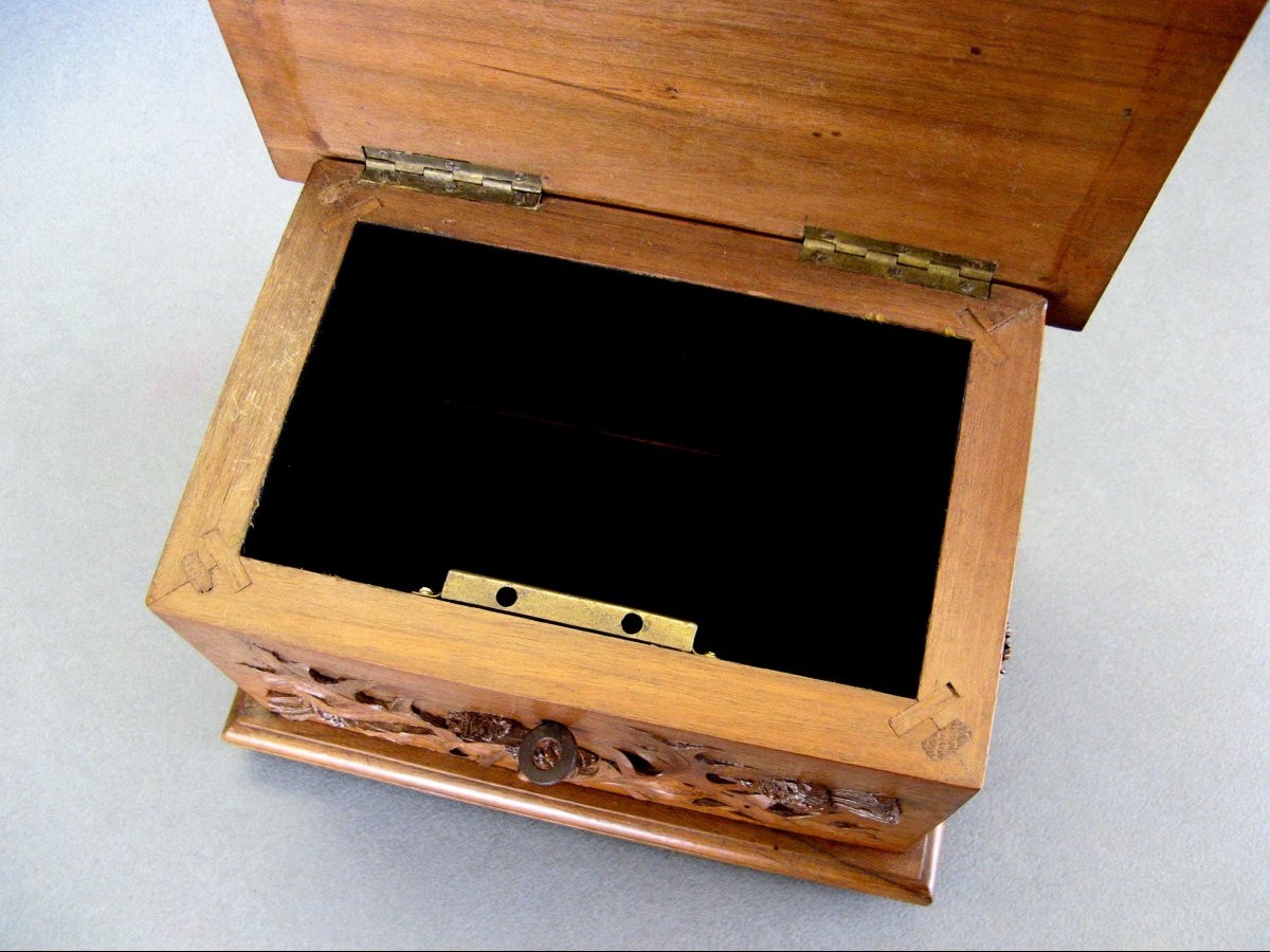 Coffret En Bois Sculpté Aux Chardons Art Nouveau Vers 1900.-photo-4