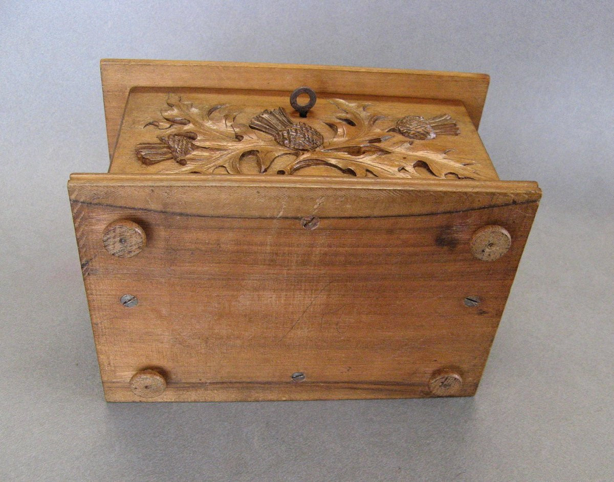 Coffret En Bois Sculpté Aux Chardons Art Nouveau Vers 1900.-photo-6