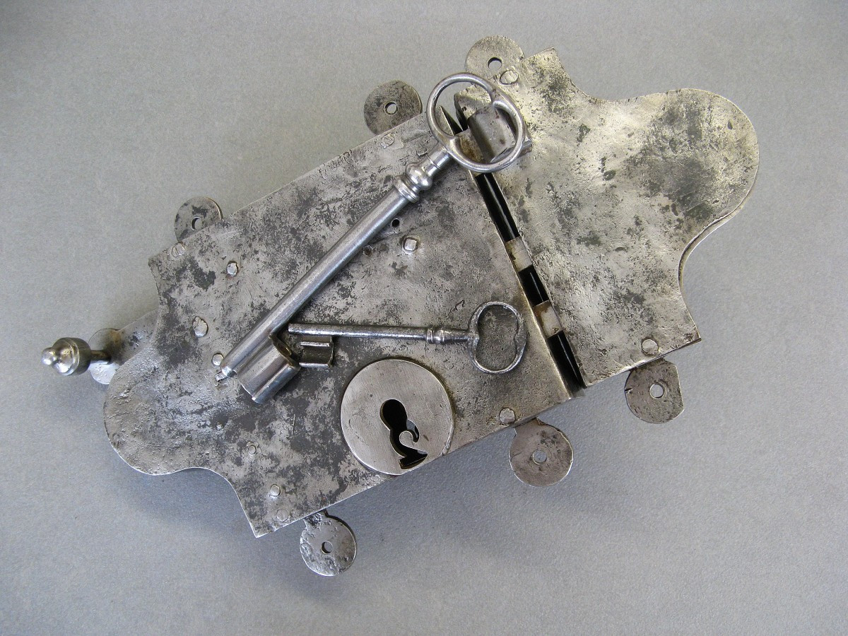 Large Castle Gate Lock.-photo-4