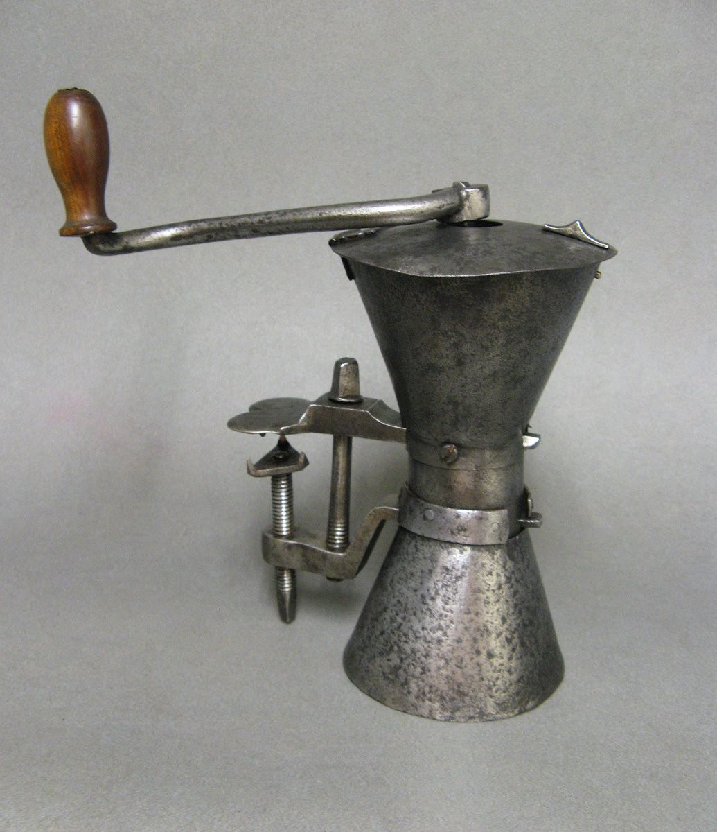 Moulin à Café En Fer Forgé de Forme Sablier XVIIe/XVIIIe.-photo-3